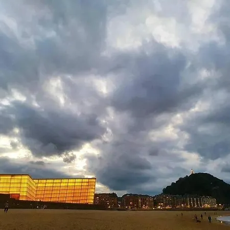 Privada A Pasos De La Playa Ondarreta منزل للإقامة *